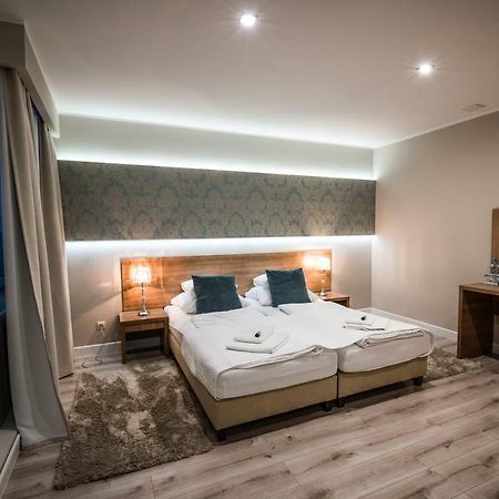 Restauracja Pod Kogutem Hotell Poniatowa Exteriör bild