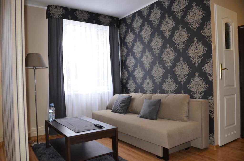 Restauracja Pod Kogutem Hotell Poniatowa Exteriör bild