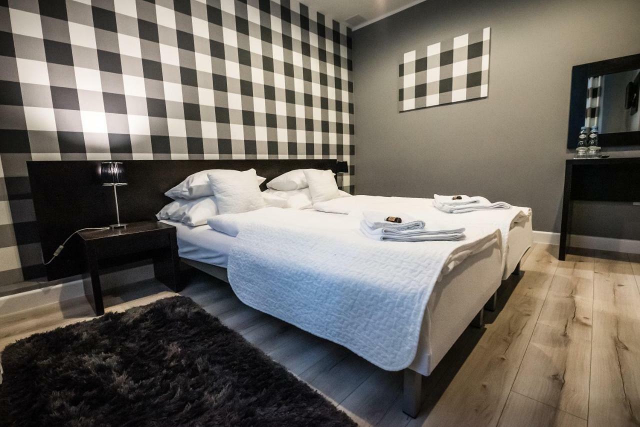 Restauracja Pod Kogutem Hotell Poniatowa Exteriör bild
